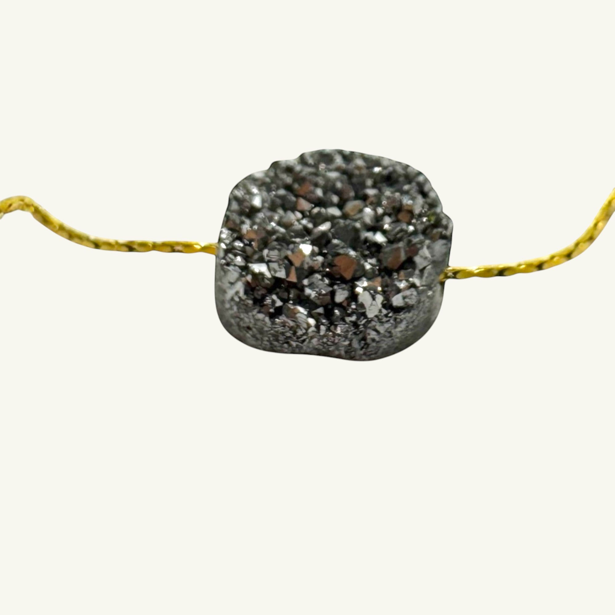 Collana punto luce drusa agata grigio nera oro Sharifa Crystals